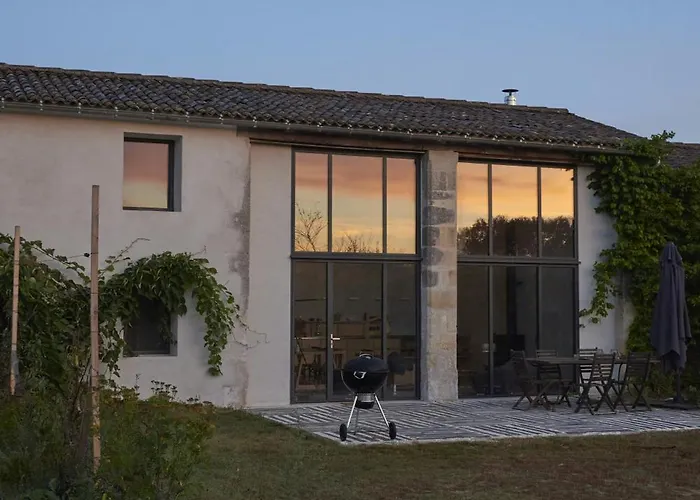 Сasa de vacaciones Restored Farm Near La Rochelle *