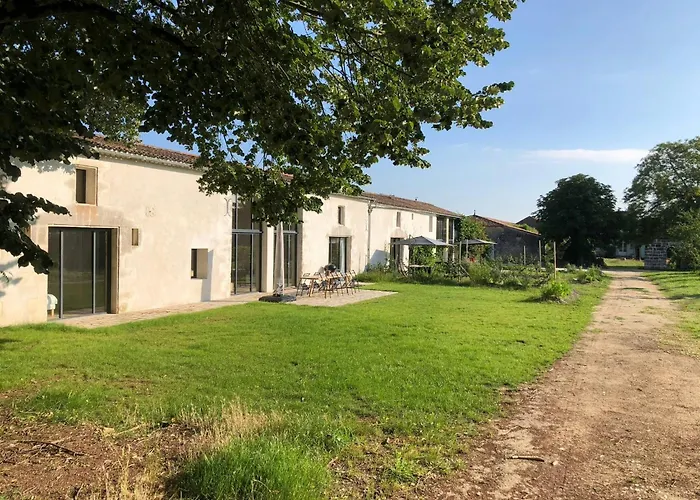 Restored Farm Near La Rochelle * La-Gripperie-Saint-Symphorien